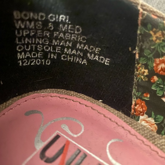 Size 8 heels. Cute as can be. - Picture 5 of 5